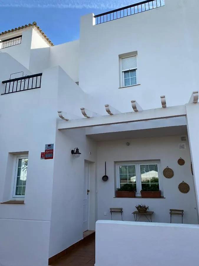 Precioso adosado rodeado de un entorno verde natural y muy cerca de la playa Chiclana de la Frontera Apartamento