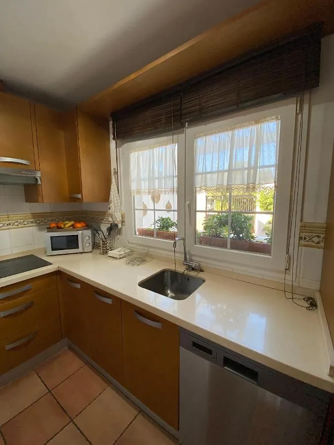 Precioso adosado rodeado de un entorno verde natural y muy cerca de la playa Chiclana de la Frontera Apartamento